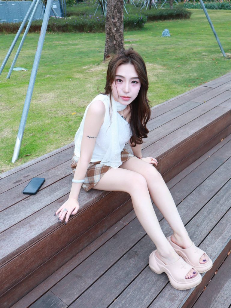 个人摄影师原创约拍 28号作品 11.14高颜值草地 [410P-61V-6.8G]-图屿X