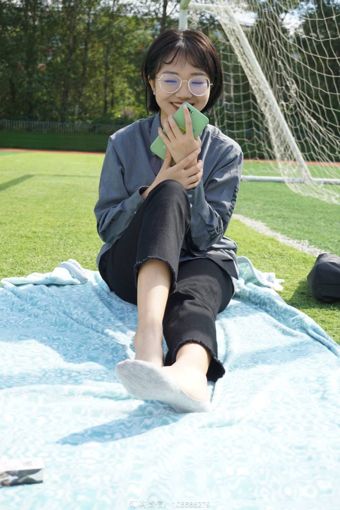 眼镜短发美女 刘珊珊 [128P-1V-1.3GB]-图屿X