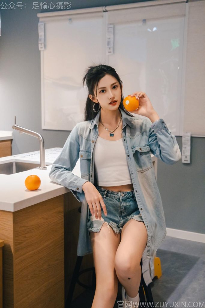 足愉心 NO.001 可乐（白T、牛仔短裤、板鞋、白棉袜、裸足） [120P-2V-13.0G]-图屿X