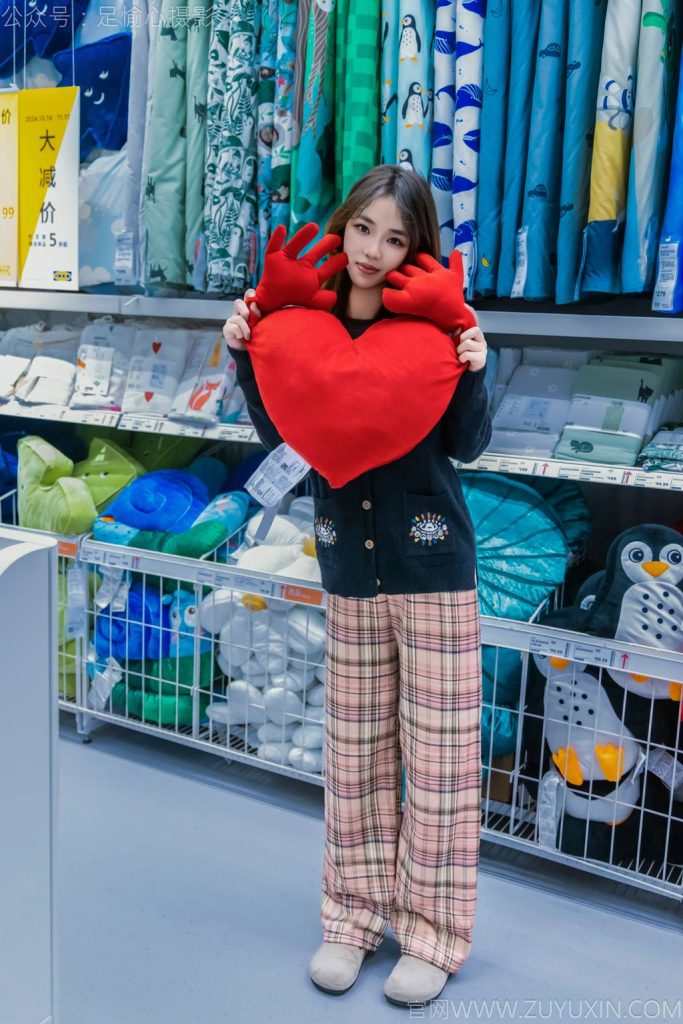 足愉心 NO.032 软软（黄色格子长裤、毛绒拖鞋、粉色棉袜、裸足） [120P-2V-11.4G]-图屿X