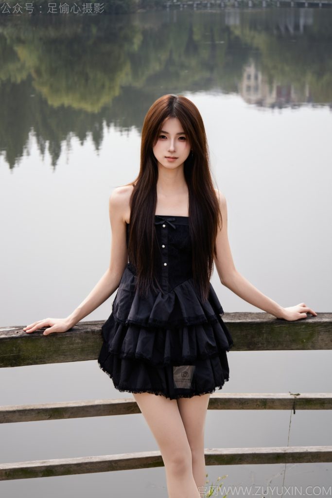 足愉心 NO.075 小瑶 肉色丝袜、白色棉袜、玛丽珍小皮鞋 [135P-2V-12.2G]-图屿X