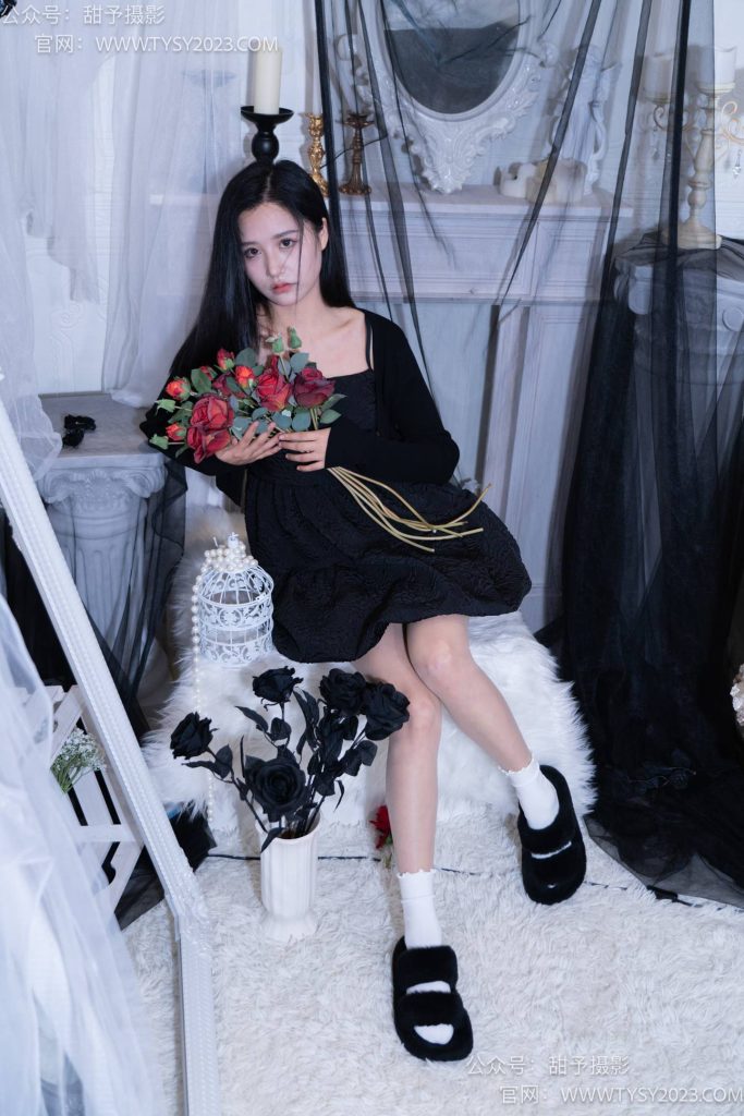 甜予摄影 NO.002 澜澜-拖鞋、白棉袜、肉丝-脚尖加固款 [131P-2V-10.0GB]-图屿X