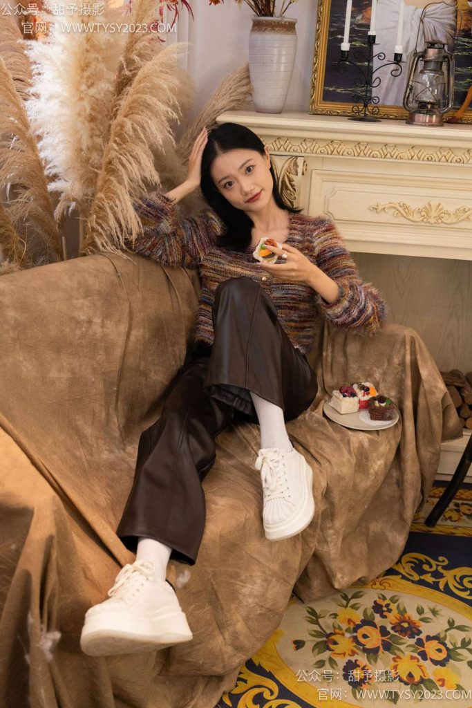 甜予摄影 NO.005 齐齐-板鞋、白棉袜、裸足 [122P-2V-9.7GB]-图屿X