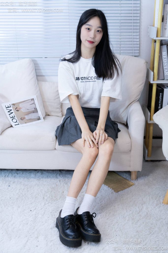 甜予摄影 NO.008 艺艺-皮鞋、白棉袜、裸足 [122P-2V-9.8GB]-图屿X