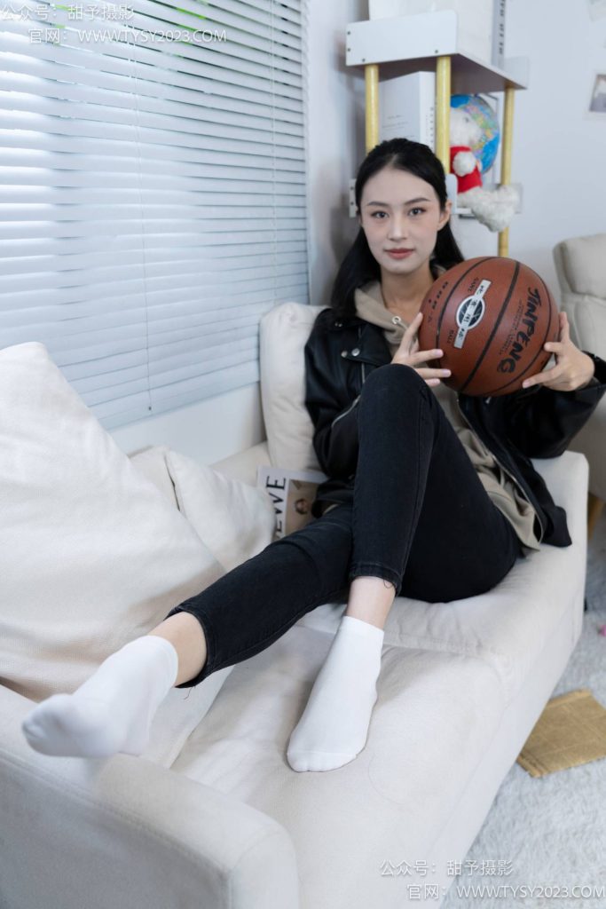 甜予摄影 NO.014 肉肉-运动鞋、白棉袜、裸足 [116P-2V-10.6GB]-图屿X