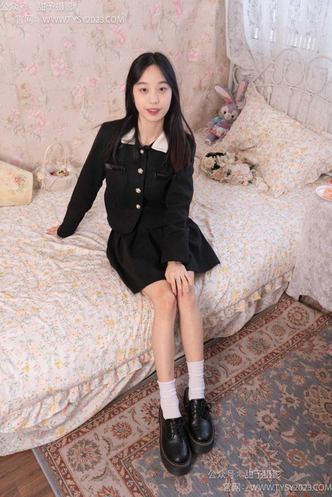 甜予摄影 NO.019 艺艺-皮鞋、白棉袜、裸足 [128P-2V-9.6GB]-图屿X