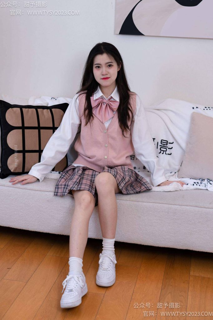 甜予摄影 NO.049 小粥-板鞋、白棉袜、裸足 [135P-2V-10.1GB]-图屿X