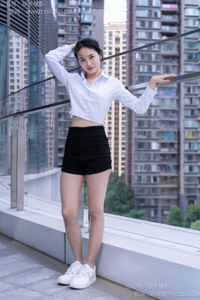 甜予摄影 NO.063 思思-板鞋、油亮灰丝（脚尖透明款） [136P-2V-10.0GB]-图屿X