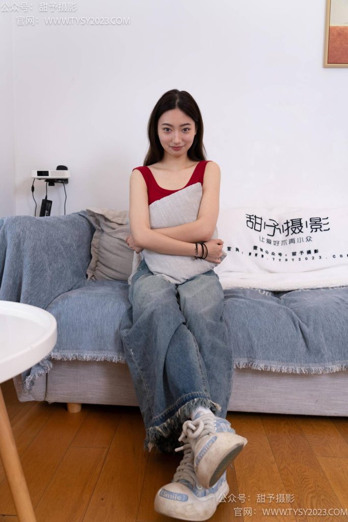 甜予摄影 NO.064 雪梨-帆布鞋、白棉袜、肉丝（脚尖加固款）[130P-2V-10.0GB]-图屿X