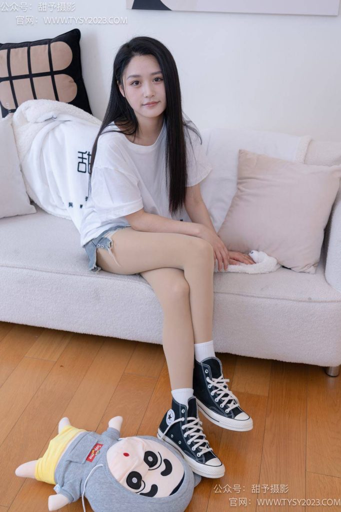 甜予摄影 NO.072 澜澜-帆布鞋、白棉袜、踩蜡笔小新玩偶剧情 [125P-2V-10.6GB]-图屿X