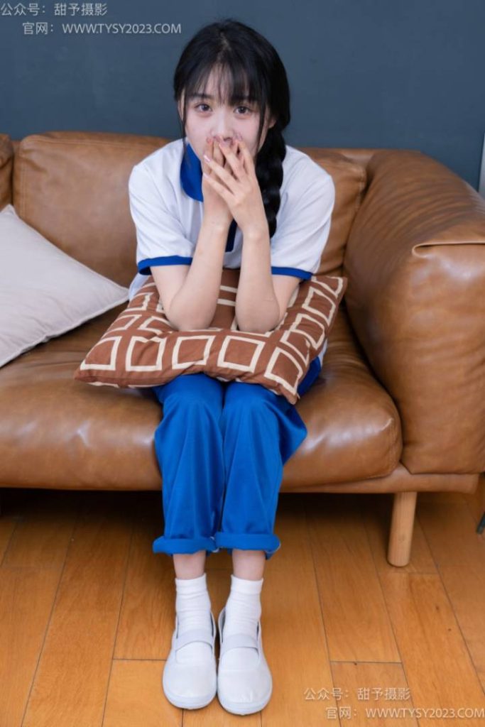 甜予摄影 NO.091 澜澜-校服、白布鞋、板鞋、白棉袜、短肉丝 [135P-2V-10.3GB]-图屿X