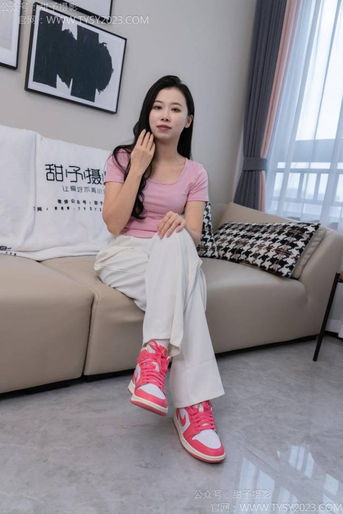 甜予摄影 NO.124 梦梦 板鞋、白棉袜、裸足 [135P-2V-10.0GB]-图屿X