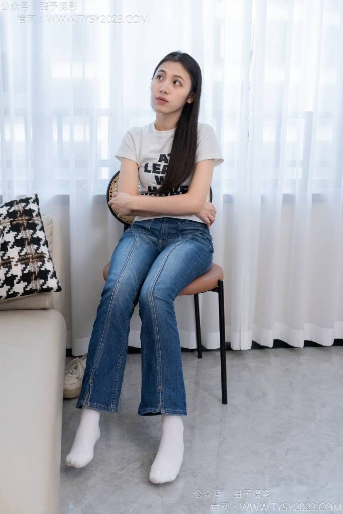 甜予摄影 NO.132 诺诺-板鞋、白棉袜、裸足 [129P-2V-10.0GB]-图屿X