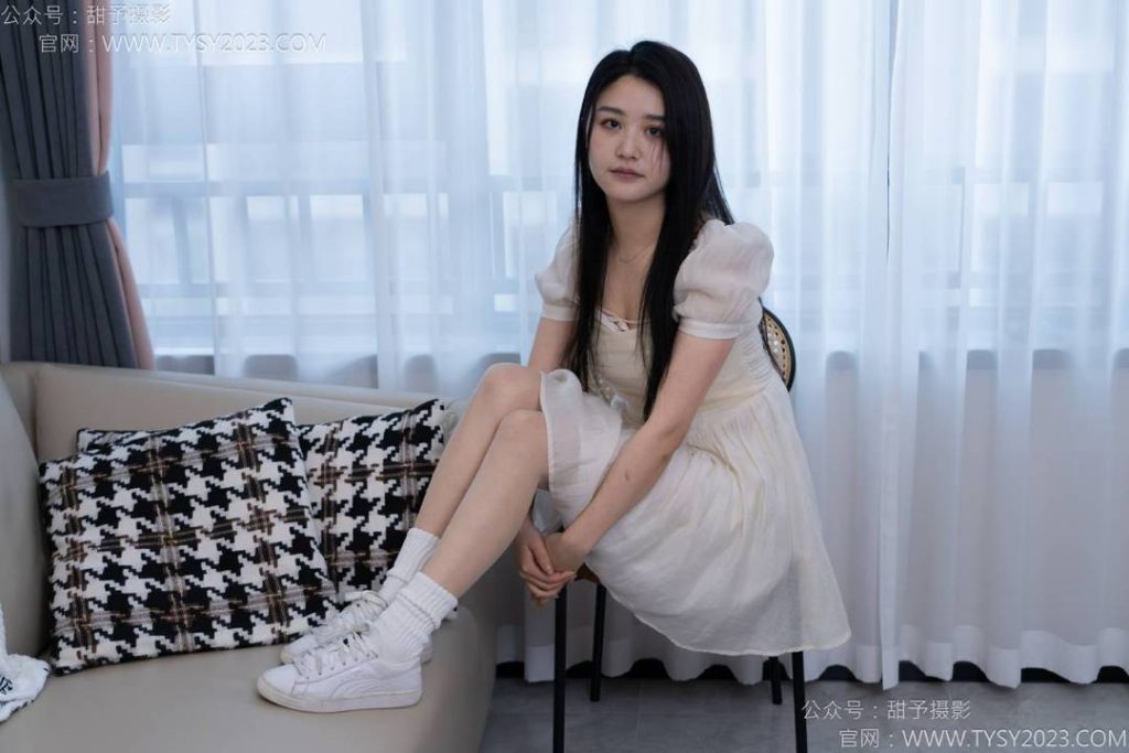 甜予摄影 NO.137 澜澜-板鞋、白棉袜、薄肉丝 [140P-2V-10.2GB]-图屿X