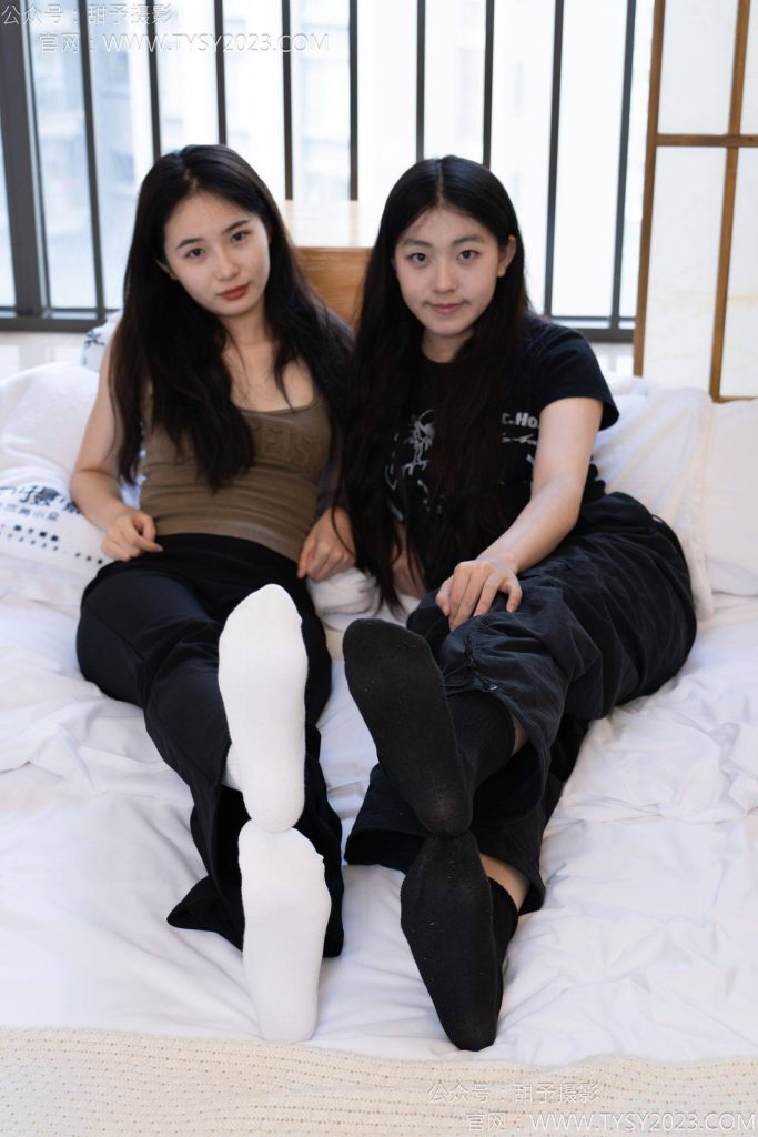 甜予摄影 NO.145 思思小云-板鞋、白棉袜、薄肉丝 [145P-2V-10.4GB]-图屿X