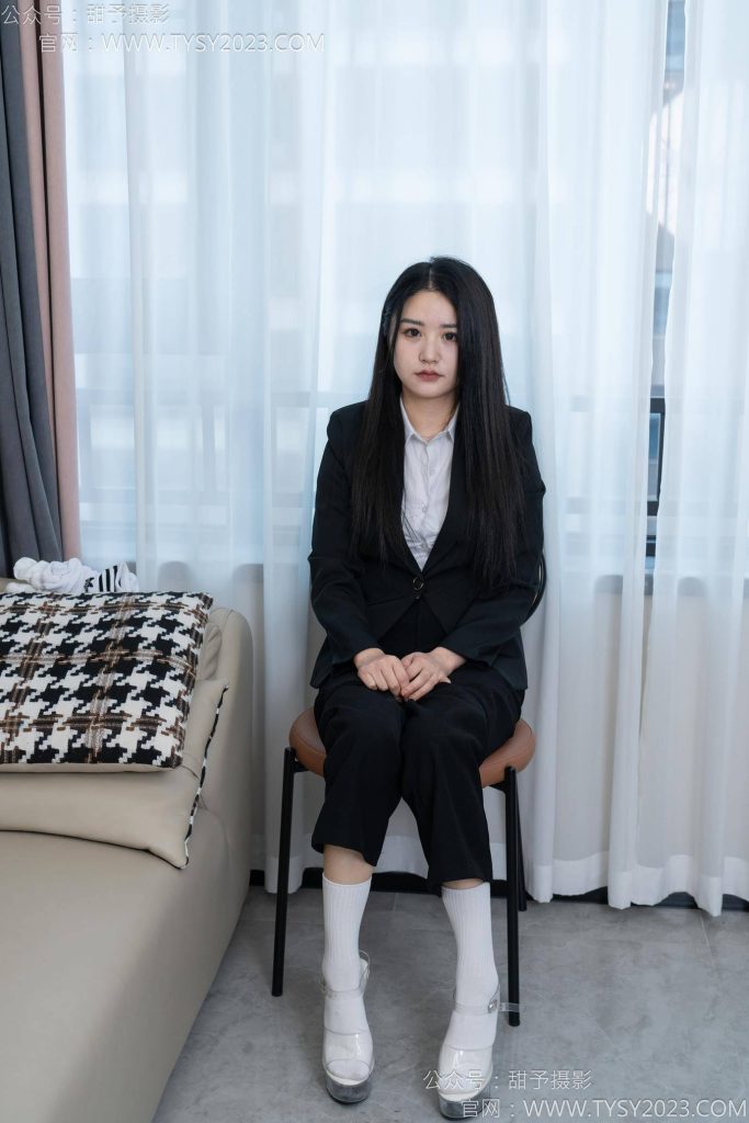 甜予摄影 NO.147 澜澜-凉鞋、高跟鞋2双、长腿袜1双、白棉袜3双 [172P-2V-12.5GB]-图屿X