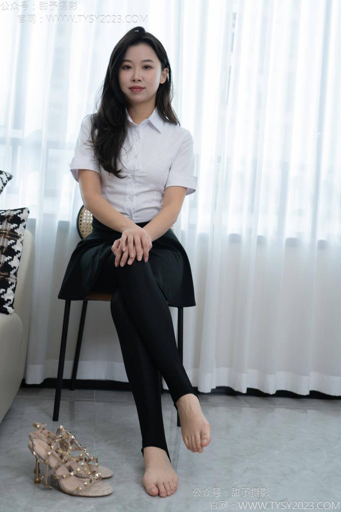 甜予摄影 NO.158 梦梦-高跟鞋、短肉丝、短黑丝、裸足 [130P-2V-10.0GB]-图屿X