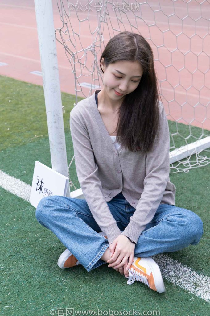 BoBoSocks袜啵啵 NO.004 泡芙-vans帆布鞋、白棉袜、裸足（常规版） [127P-1V-3.3GB]-图屿X