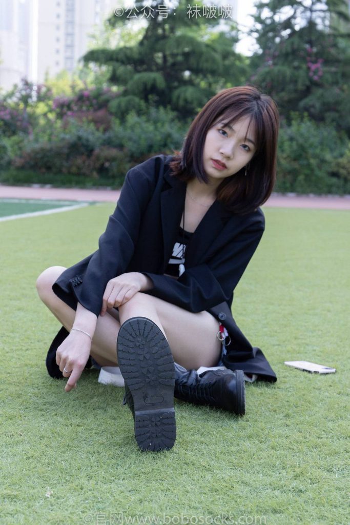 BoBoSocks袜啵啵 NO.010 小甜豆-马丁靴、白色短棉袜、裸足 [117P-1V-3.4GB]-图屿X