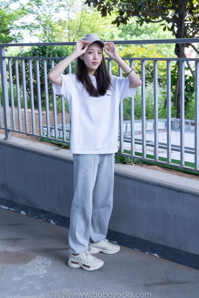 BoBoSocks袜啵啵 NO.012 泡芙-运动鞋、白棉袜、裸足 [132P-1V-3.6GB]-图屿X