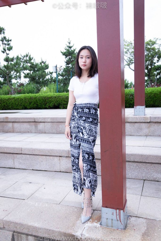 BoBoSocks袜啵啵 NO.014 思思 华伦天奴高跟鞋、肉丝（花絮版） [140P-1V-6.2GB]-图屿X