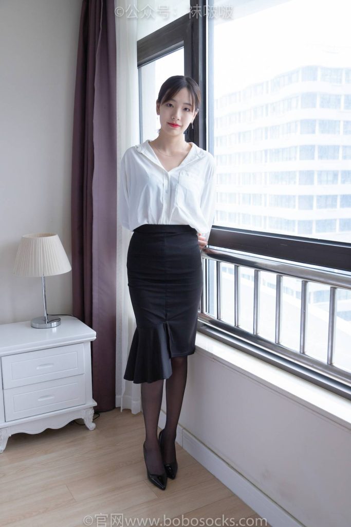 BoBoSocks袜啵啵 NO.017 小甜豆-OL制服、高跟鞋、黑丝 [131P-1V-3.7GB]-图屿X