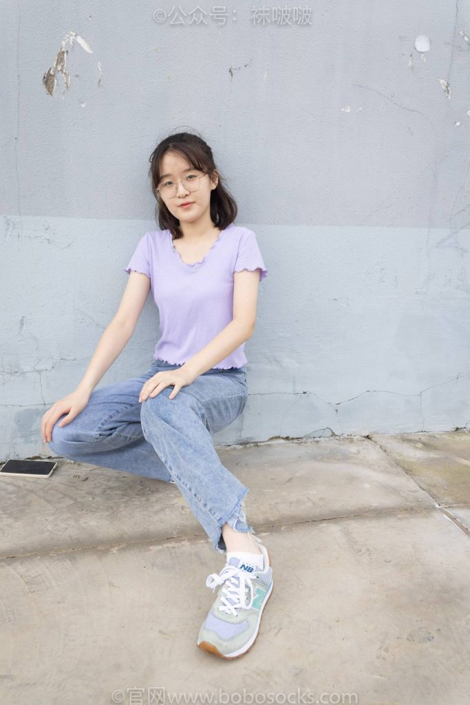 BoBoSocks袜啵啵 NO.020 熊熊-NB运动鞋、蓝色短棉袜（踩脏）、裸足 [150P-1V-4.9GB]-图屿X