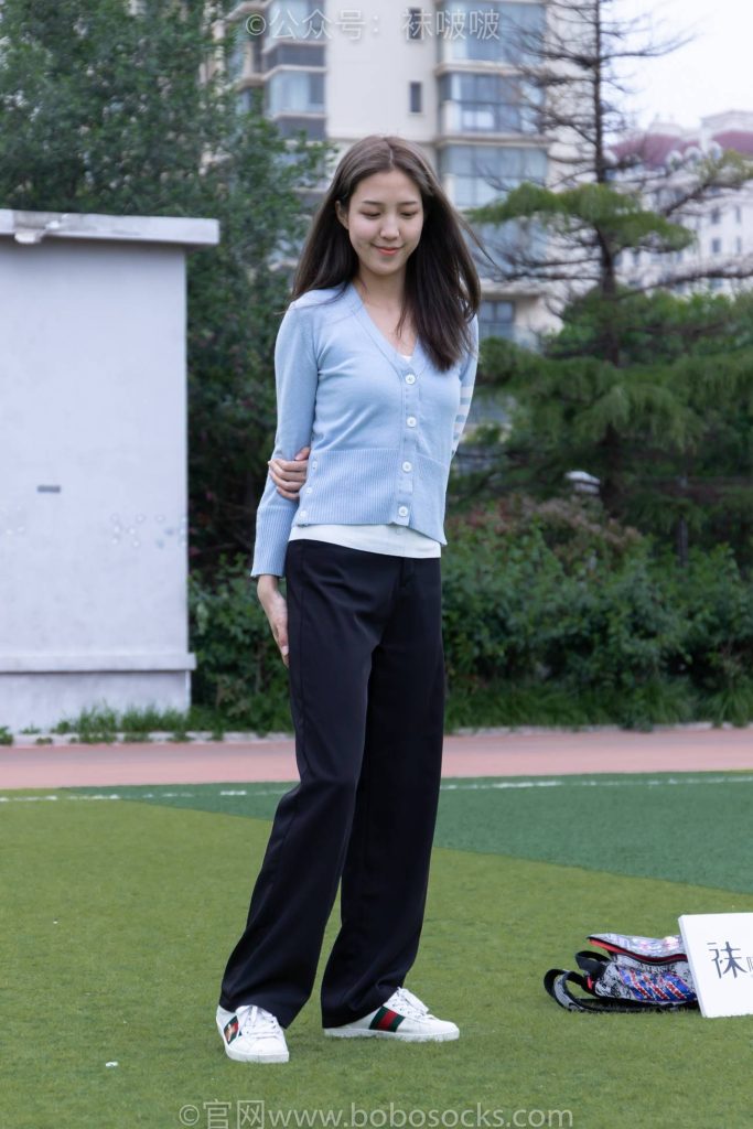 BoBoSocks袜啵啵 NO.021 泡芙-板鞋、白棉袜、裸足 [131P-1V-3.1GB]-图屿X