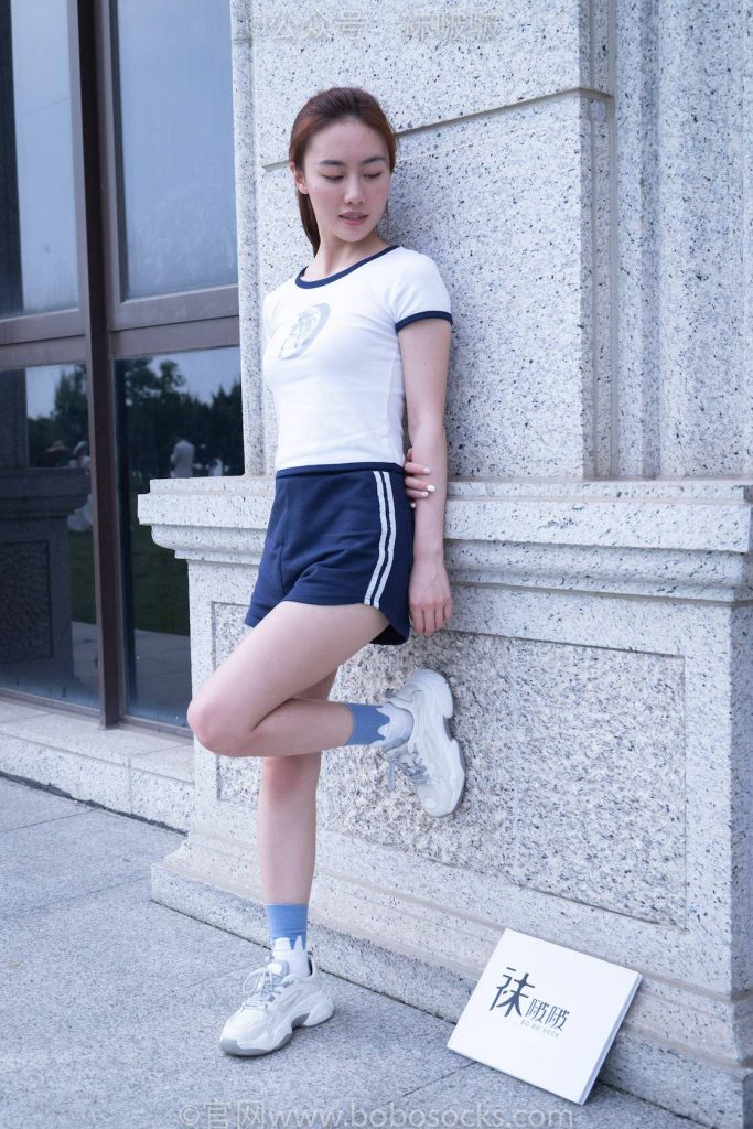 BoBoSocks袜啵啵 NO.028 小米-运动鞋、白棉袜、裸足 [133P-1V-6.5GB]-图屿X