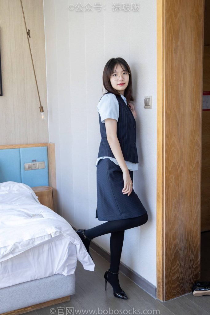 BoBoSocks袜啵啵 NO.038 小甜豆-建行行服、高跟鞋、厚黑丝 [131P-1V-6.4GB]-图屿X