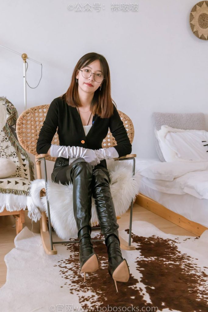 BoBoSocks袜啵啵 NO.041 小甜豆-高跟长靴、黑色踩脚裤、肉丝 [140P-1V-6.2GB]-图屿X