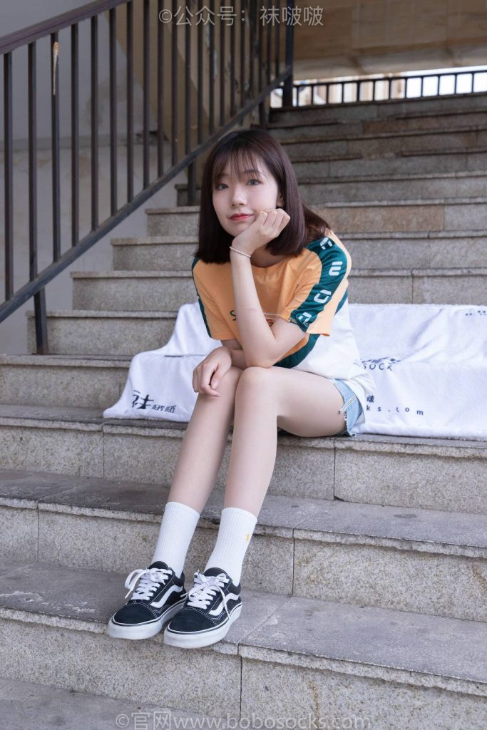 BoBoSocks袜啵啵 NO.069 小甜豆-vans板鞋、白棉袜、肉丝 [135P-1V-7.8GB]-图屿X