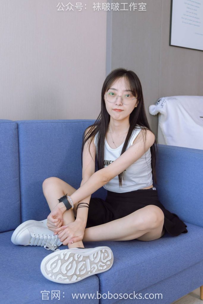 BoBoSocks袜啵啵 NO.127 稚予-麦昆板鞋、两双自然穿旧棉袜、裸足 [139P-1V-5.6GB]-图屿X