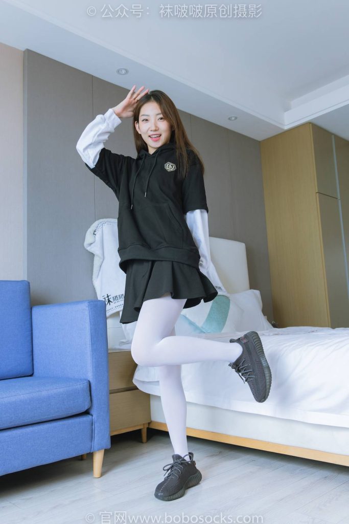 BoBoSocks袜啵啵 NO.214 小沫-黑色运动鞋、厚白丝 [142P-1V-5.5GB]-图屿X