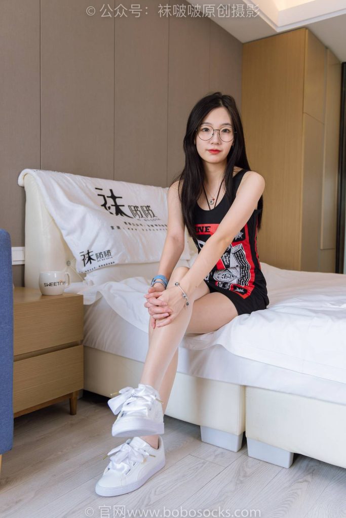 BoBoSocks袜啵啵 NO.230 小甜豆-两双高跟鞋、板鞋、油亮肉丝、白丝 [150P-1V-6.6GB]-图屿X