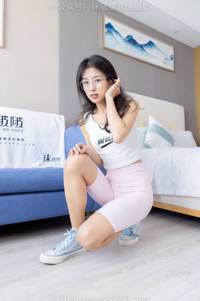 BoBoSocks袜啵啵 NO.301 奶油-两双板鞋、白棉袜、短黑丝、裸足 [240P-1V-8.5GB]-图屿X