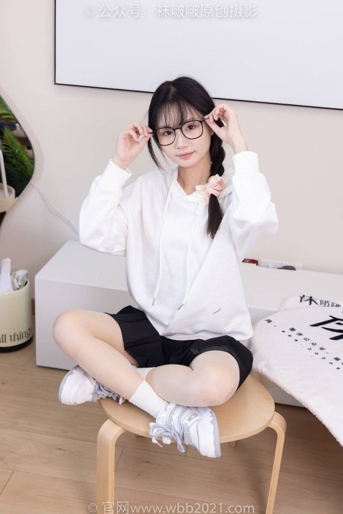 BoBoSocks袜啵啵 NO.368 甜甜圈-运动鞋、白棉袜、油亮肉丝 [160P-1V-5.7GB]-图屿X