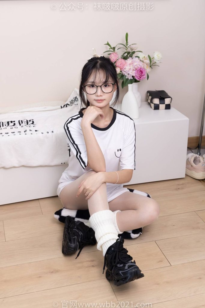 BoBoSocks袜啵啵 NO.376 甜甜圈-运动鞋、堆堆袜套、白丝（花絮版） [150P-1V-5.5GB]-图屿X