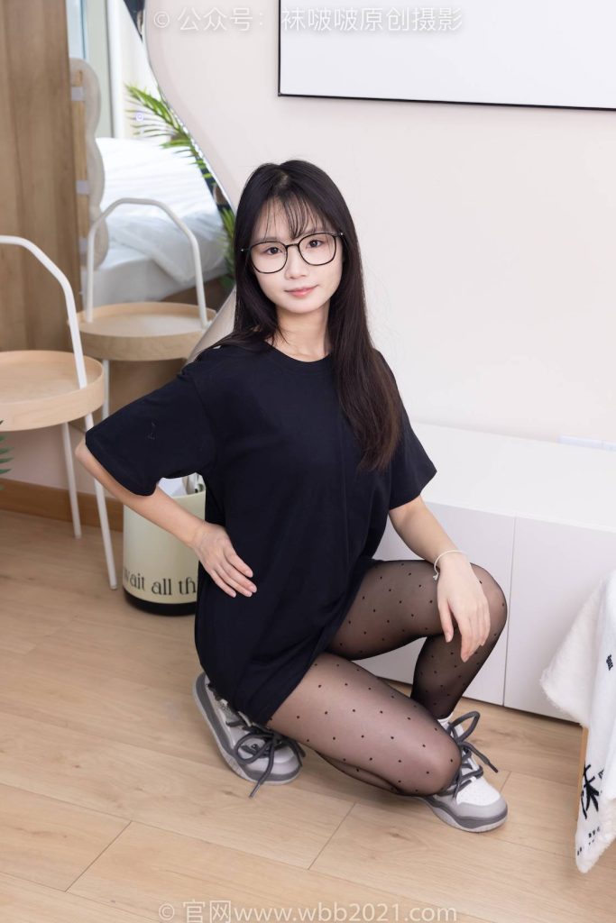 BoBoSocks袜啵啵 NO.418 甜甜圈-板鞋、白棉袜、波点黑丝 [145P-1V-5.6GB]-图屿X