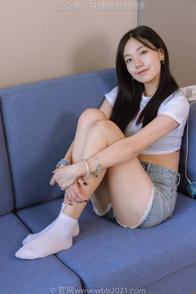 BoBoSocks袜啵啵 NO.426 小甜豆-高跟鞋、裸足、白棉袜、涂指甲剧情[140P-1V-6.4GB]-图屿X