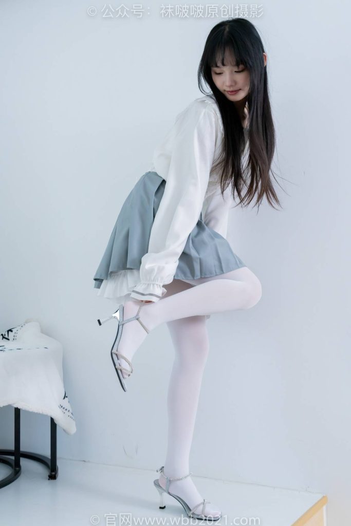 BoBoSocks袜啵啵 NO.468 甜甜圈-凉鞋、厚白丝、裸足、裸足踩蓝莓 [150P-1V-7.6GB]-图屿X