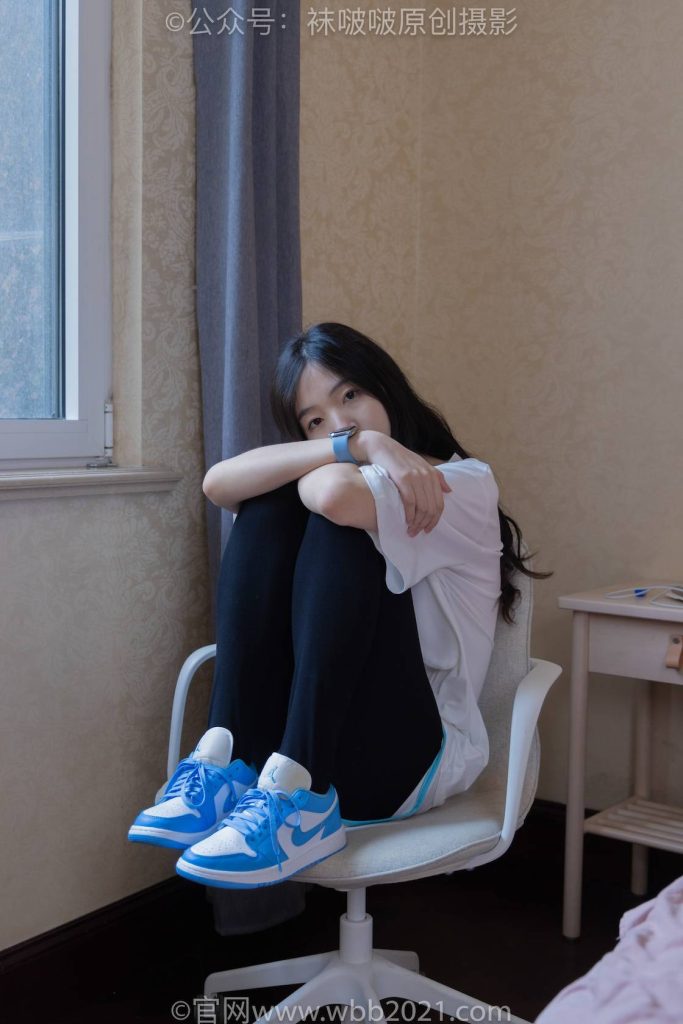 BoBoSocks袜啵啵 NO.516 小甜豆 板鞋、厚黑色踩脚裤袜、白棉袜 [145P-1V-7.2GB]-图屿X