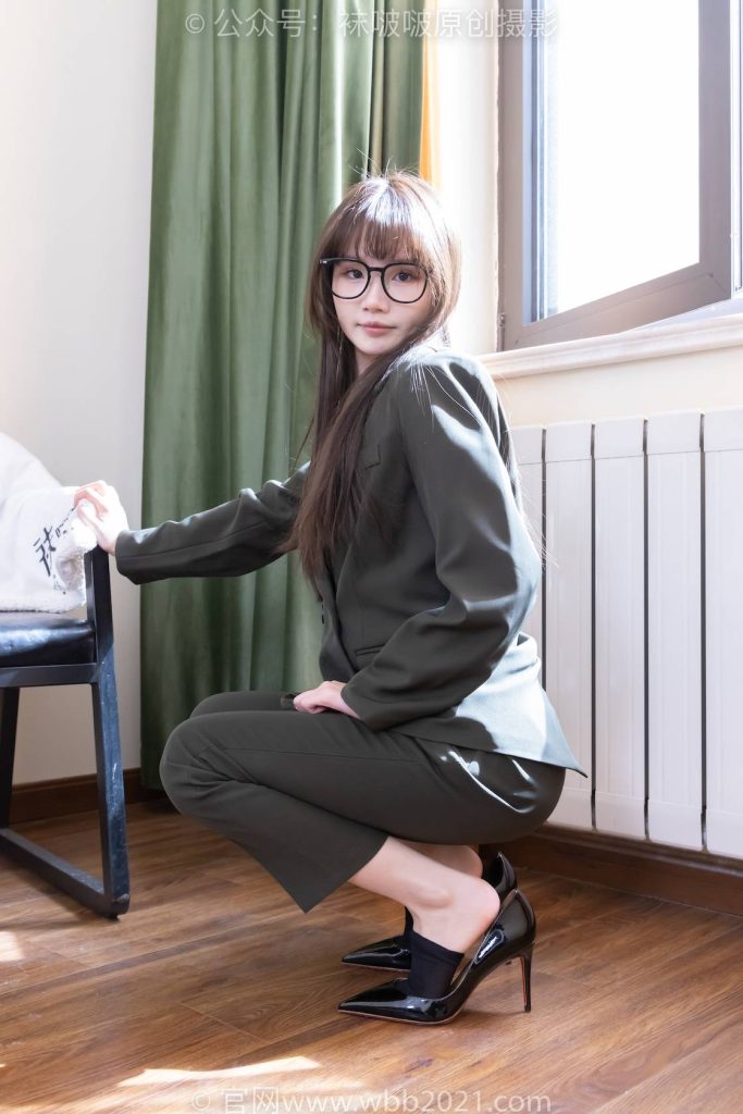 BoBoSocks袜啵啵 NO.529 甜甜圈-高跟鞋、短黑丝、裸足、脱袜子剧情 [154P-1V-5.8GB]-图屿X