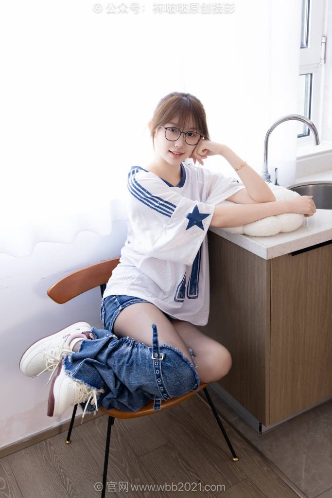 BoBoSocks袜啵啵 NO.590 香菜-板鞋、短白棉袜、油亮薄黑丝、牛仔裤 [148P-1V-6.0GB]-图屿X