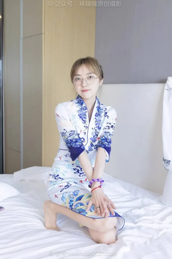 BoBoSocks袜啵啵 NO.604 稚予 皮鞋、薄肉丝（脚尖加固）、空姐旗袍 [145P-1V-5.8GB]-图屿X