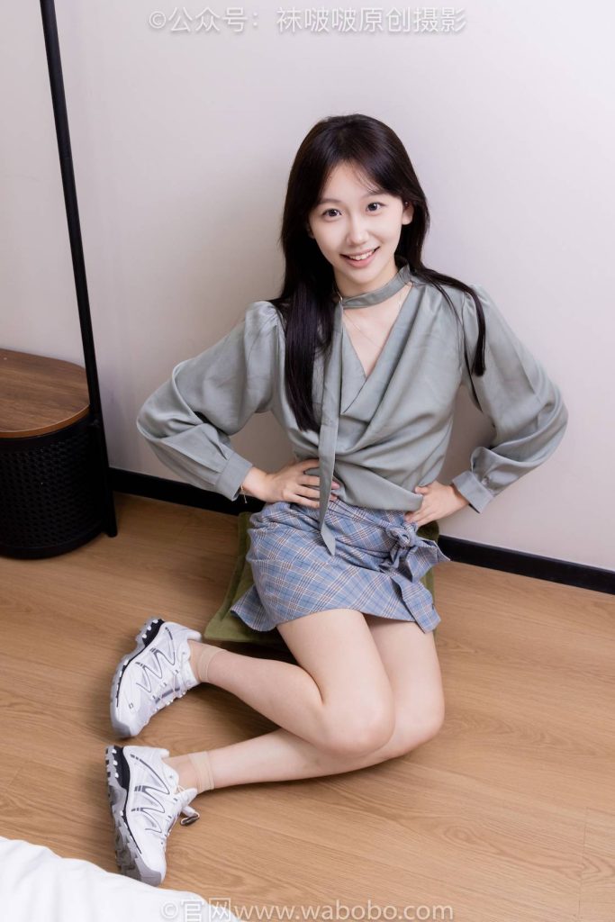 BoBoSocks袜啵啵 NO.641 香菜-萨洛蒙运动鞋、黑棉袜、短肉丝 [189P-1V-10.0GB]-图屿X