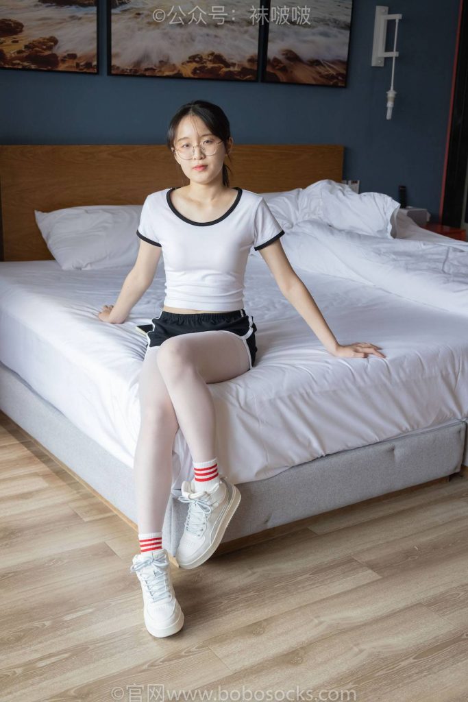 BoBoSocks袜啵啵 积分限定作品 NO.004 熊熊-板鞋、白棉袜、白丝 [139P-1V-6.7GB]-图屿X