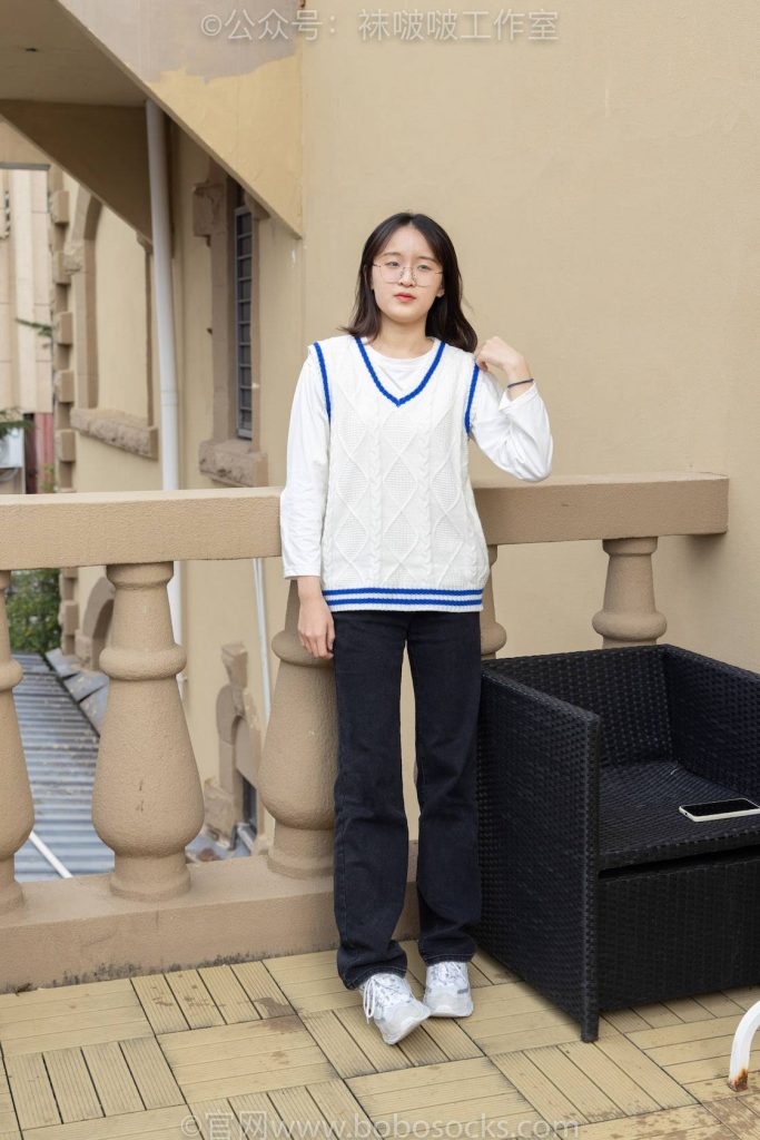 BoBoSocks袜啵啵 积分限定作品 NO.007 熊熊-运动鞋、白棉袜、裸足 [134P-2.4GB]-图屿X