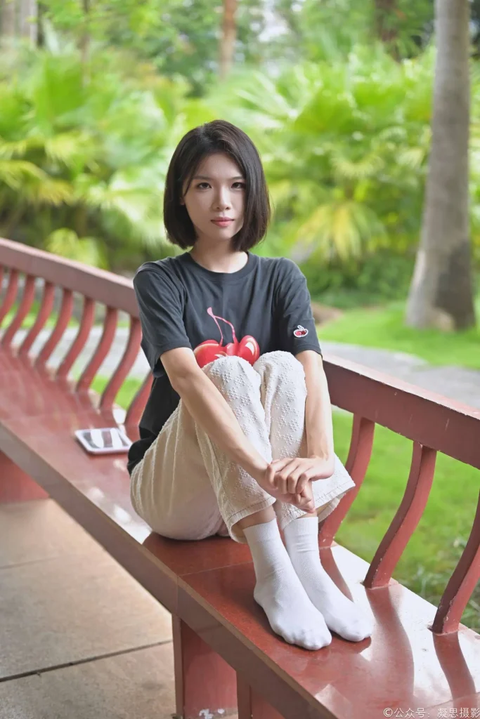 凝思摄影 NO.031 小睿 T恤、短白袜、平底鞋 [144P-1V-5.3GB]-图屿X