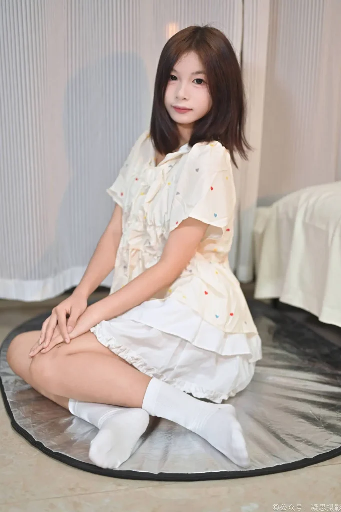 凝思摄影 NO.036 沅沅 连衣裙、短白袜、平底鞋 [144P-1V-4.6GB]-图屿X